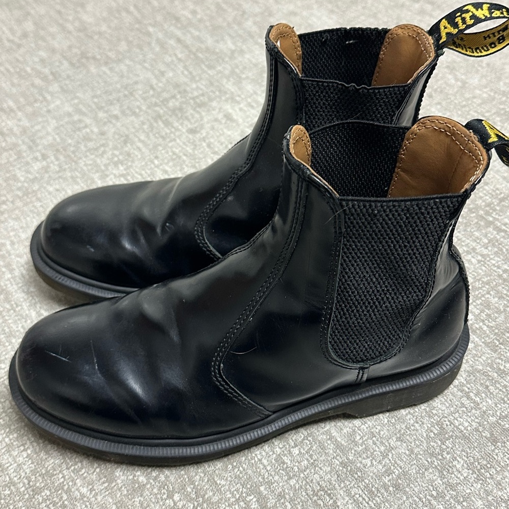 Dr. Martens Smooth Leather Chelsea Boots M7